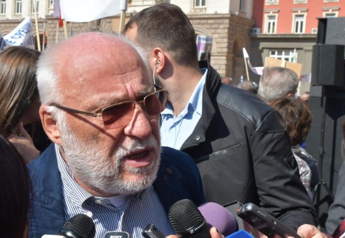 Емилиян Гебрев е собственикът на басейна в скалите край Синеморец