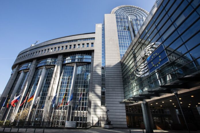 ЕП свали имунитетите на двама евродепутати