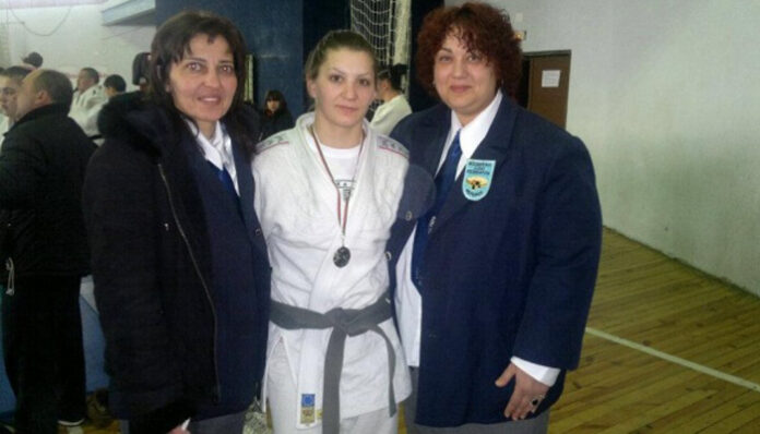 Евелина Николова донесе сребро за клуб „Крис”