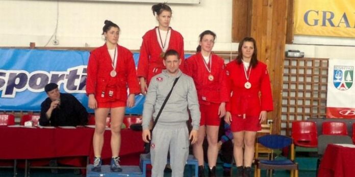 Евелина Николова с бронз от шампионата по самбо