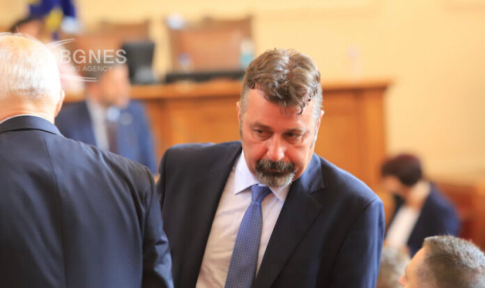 Филип Станев: Няма да поканим само ГЕРБ на консултации
