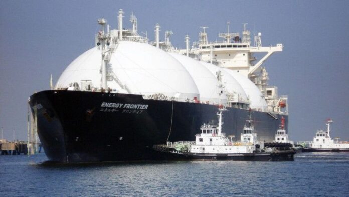 Флотилия от US-танкери с втечнен газ потегли към Европа