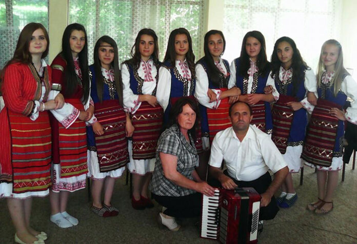 Фолклорната група на село Туховища първенец в Сатовчанско на 
