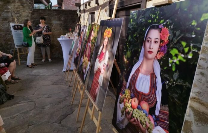 Фотоизложбата “Съкровищата на Кюстендил” гостува на Дряново