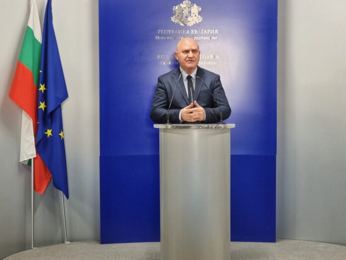Галин Цоков: Трябва да се подготвим за матури на електронни устройства