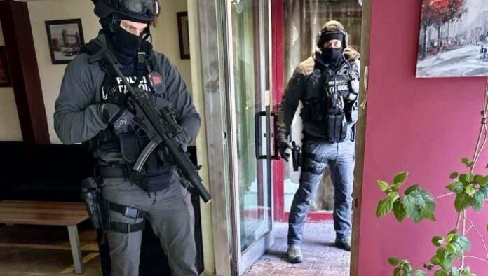 ГДБОП неутрализира престъпна група за изнудвания