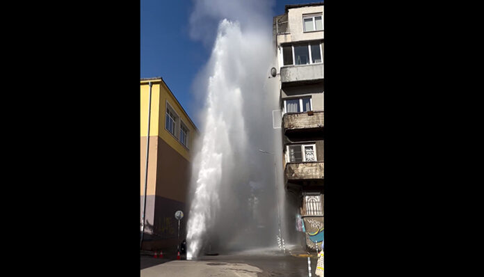Гейзер бликна до училище в София