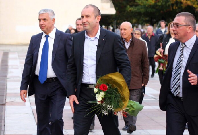 Генерал Румен Радев в Благоевград: Само силен и отговорен президент може да върне националното достойнство на хората (СНИМКИ)