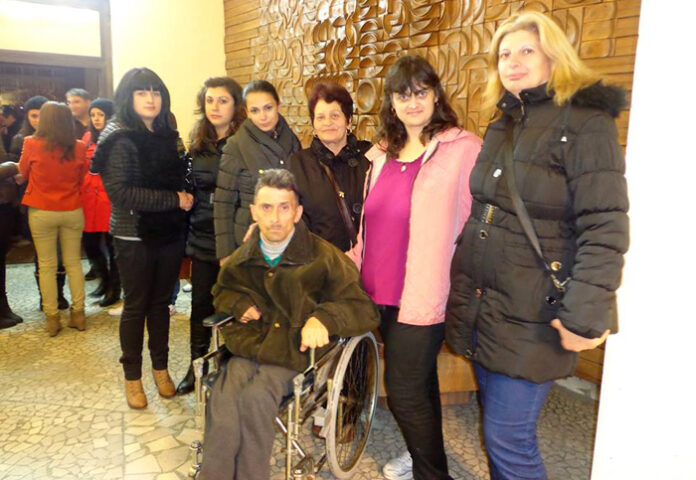 ГЕРБ - Дупница подари 30 билета за театър на хора в неравностойно положение
