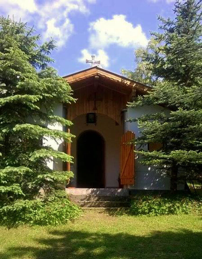 ГЕРБ-Сапарева баня дари средства за изграждането на навес към параклиса 