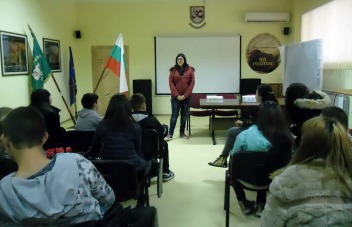 Гергана Парахулева е новият председател на Ученическия съвет на ПМГ 