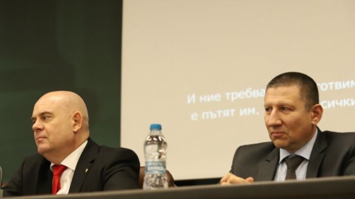 Гешев поиска дисциплинарно наказание за Сарафов