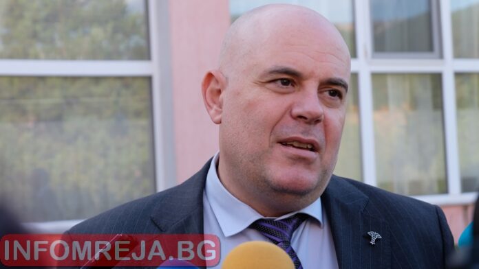 Гешев предлага създаването на екипи за анализ на шест престъпления