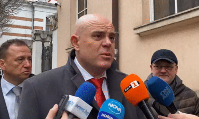 Гешев за поисканата оставка: Този политически акт е пример за пряко нарушаване на разделението на властите