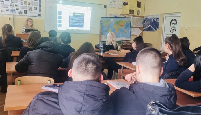 Гимназисти от ПГИ „Иван Илиев“ в Благоевград се запознаха с детското правосъдие
