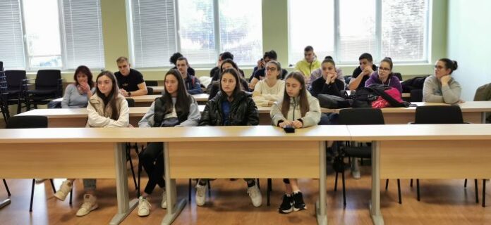 Гимназисти от ПМГ станаха прокурори за ден в Кюстендил