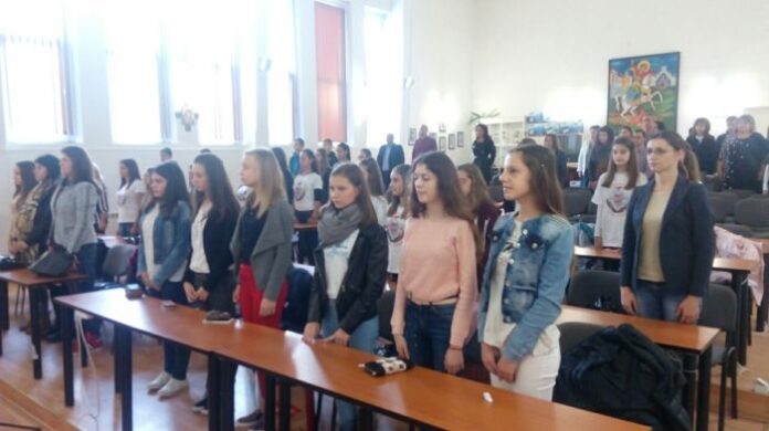 Гимназисти поеха „управлението” на община Петрич за един ден