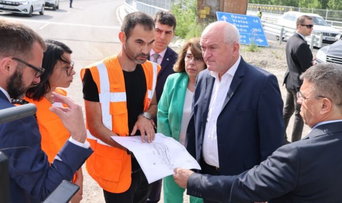 Главчев: До края на годината ще бъде пуснат пътят в едната лента в отсечката Ботевград-Мездра