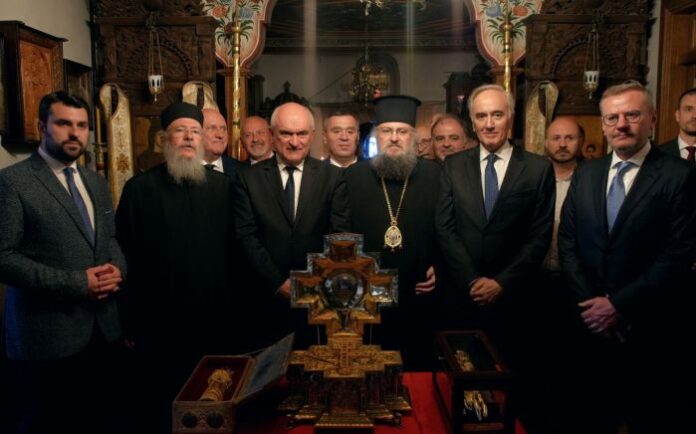 Главчев и митрополит Григорий се поклониха на светите мощи на св. св. Кирил и Методий в Света гора
