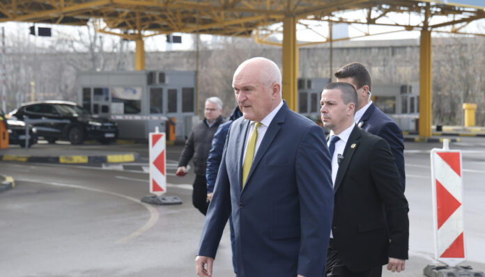 Главчев от Дунав мост: Няма да допуснем лъжичка катран след усилията ни за Шенген