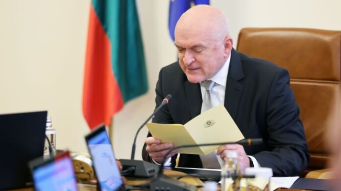 Главчев с подарък към министрите: Получиха притчата „Приказка за стълбата“
