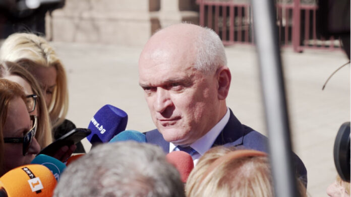 Главчев: Служебното правителство няма да влиза в политически страсти