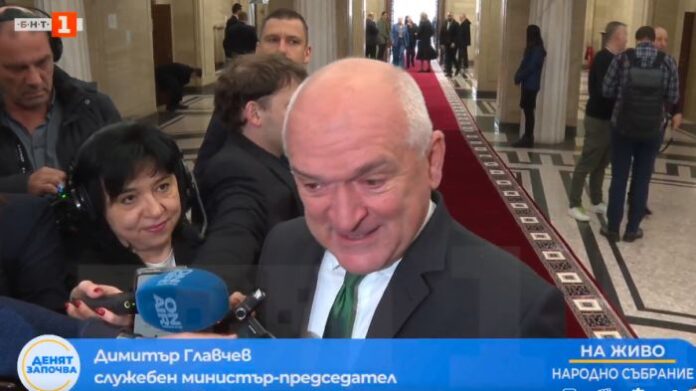 Главчев за кабинета 
