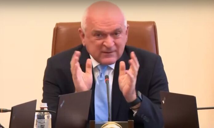 Главчев за Микрево и Цапарево: Противопожарната обстановка продължава да е сложна