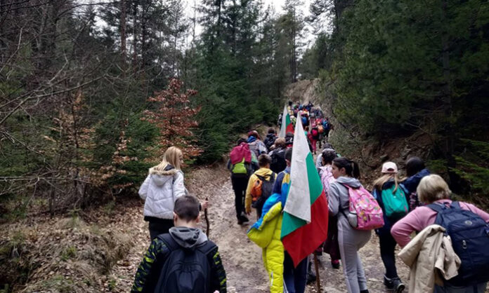Гоцеделчевски ученици вървяха по стъпките на 