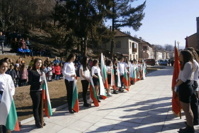 Годишнината от трагичната кончина на Левски събра пред паметната му плоча признателна Белица