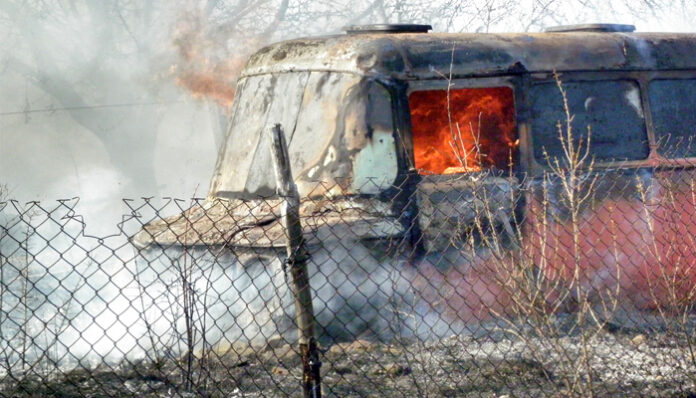 Голям пожар бушува край Селище