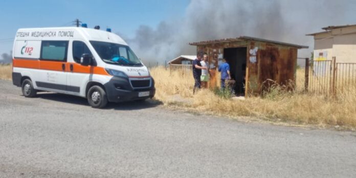 Голям пожар избухна във вилна зона край Бургас