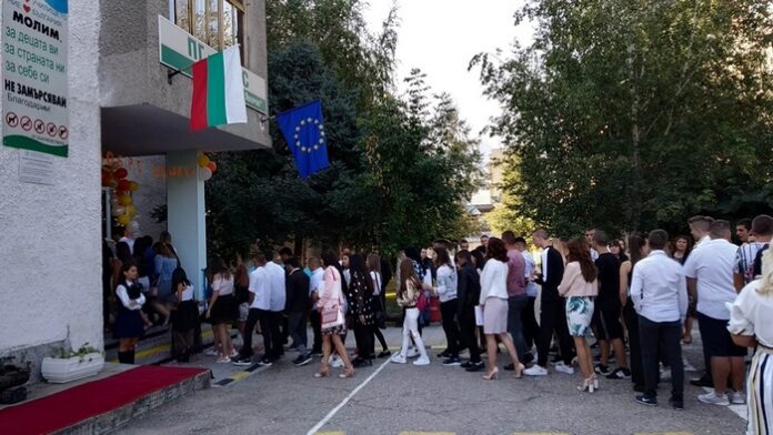 Горди от постигнатото започнаха новата учебна година в ПГ по МСС – Гоце Делчев