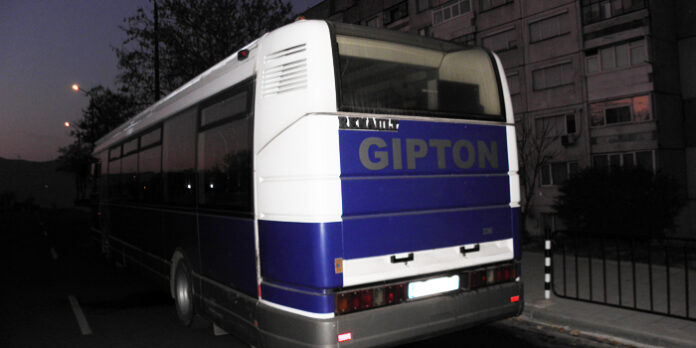 Градски автобус № 2 пламна по време на движение в жк 