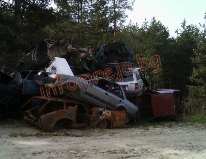 Граждани сигнализират за незаконна автоморга с части от крадени коли на пътя Блатска - Абланица