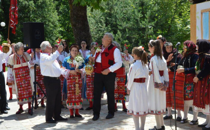 Грандиозна земляческа среща събра в Гоце Делчев потомци от десетки калапотски родове