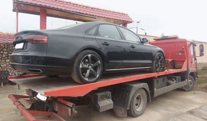 Гранични полицаи разкриха депо за скъпи крадени автомобили