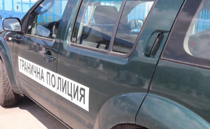 Гранични полицаи спасиха от измръзване баща и дете в района на Драгоман