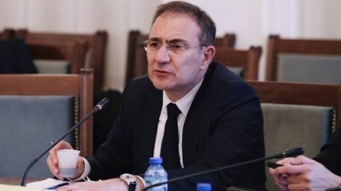 Гуцанов чака Радев