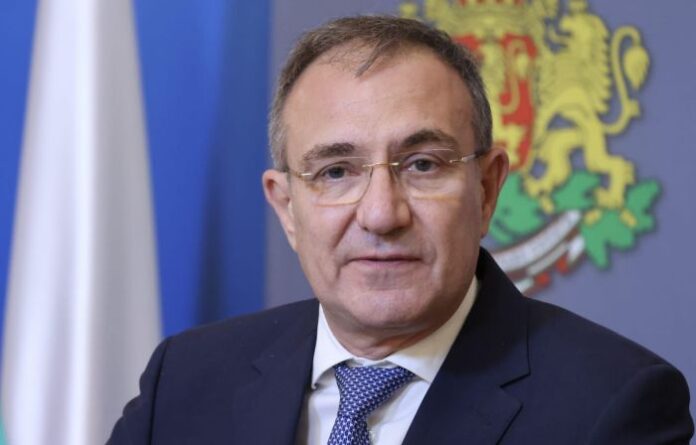 Гуцанов: Вместо да внасяме кадри от чужбина