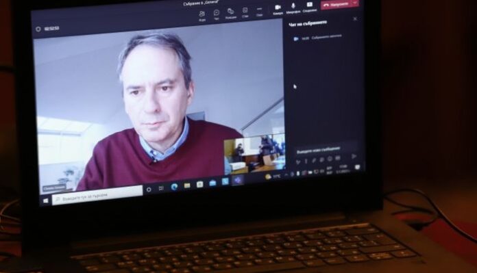 Христо Грозев не би се върнал в България - не вярва на родните служби