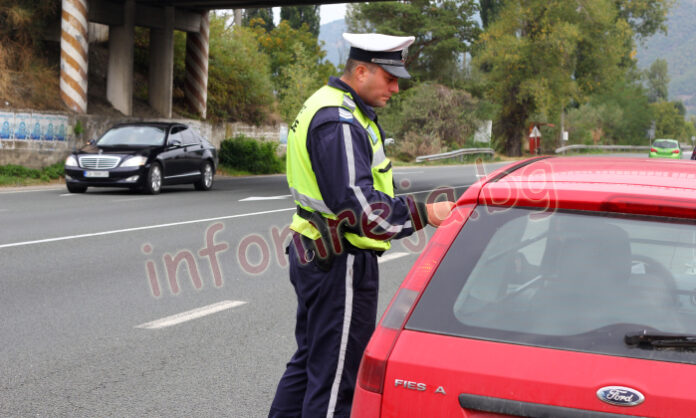 Хванаха 65-годишен да шофира с рекордните 2.45 промила