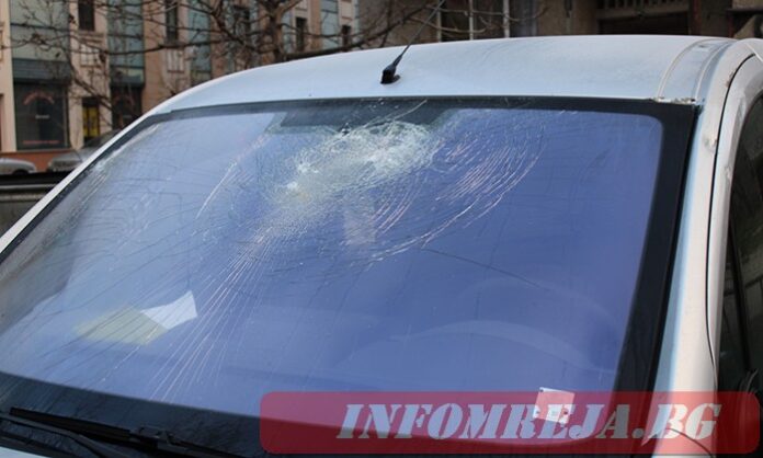 Хвърлена в новогодишната нощ пиратка изпотроши кола
