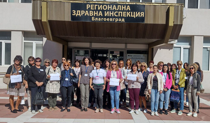 И днес работещите в РЗИ Благоевград излязоха в обедната си почивка със стикери 