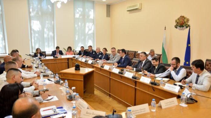 Институциите и транспортният бранш набелязаха мерки за облекчаване на тежкотоварния трафик