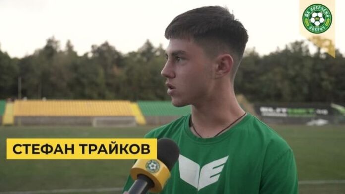 Юношески национал по футбол е наръган с нож на спирка в Добрич