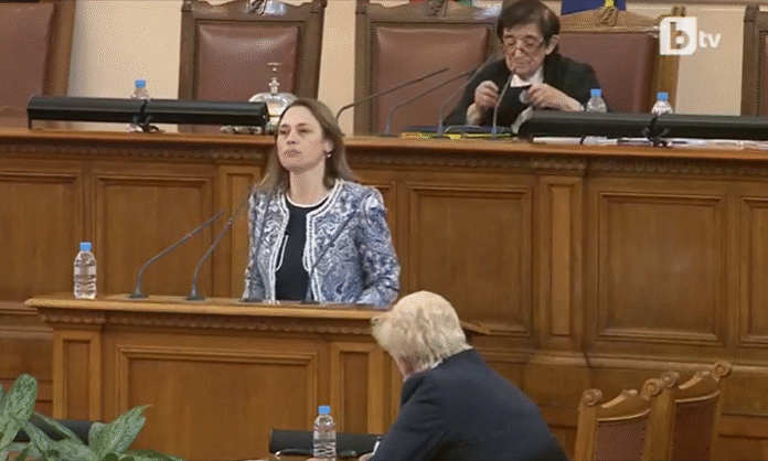 Ива Митева е новият председател на Парламента