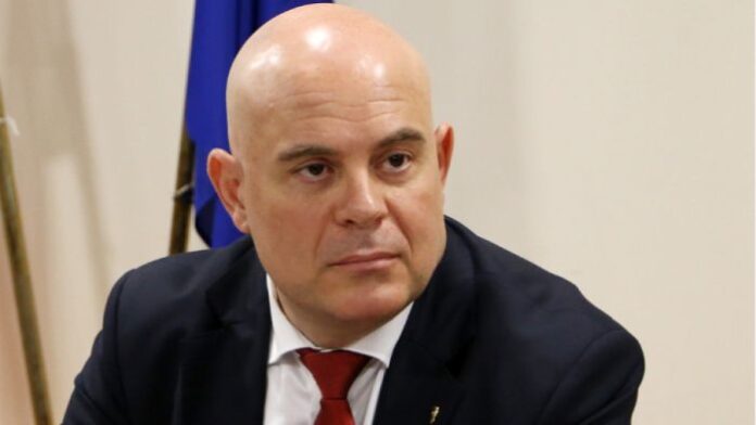 Иван Гешев: У нас е възможно да нарушиш Конституцията и да смяташ