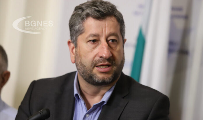 Иванов: Управление с ГЕРБ и ДПС не е решение на политическата криза