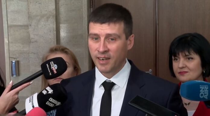 Ивелин Михайлов в първо изявление в НС:  Хубава сграда